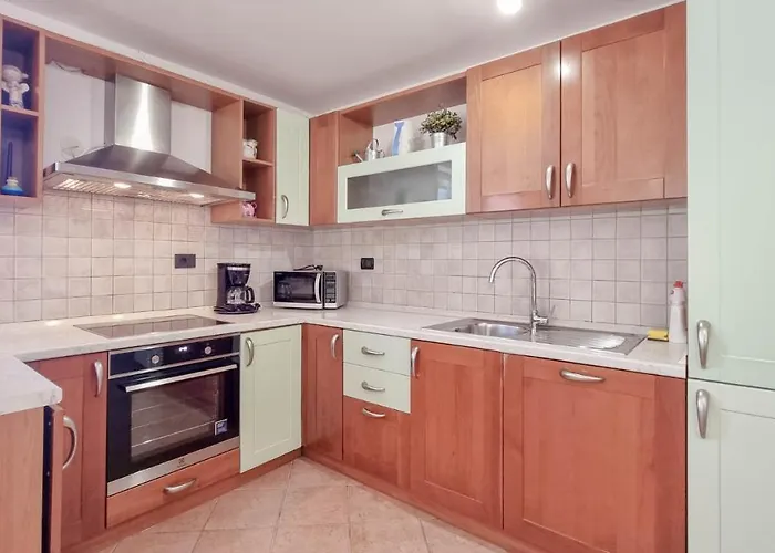 Ena * Novigrad Istria