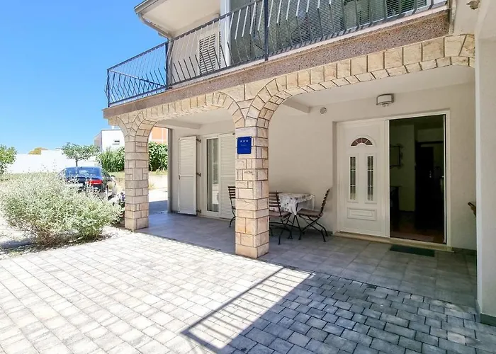 Ena * Novigrad Istria