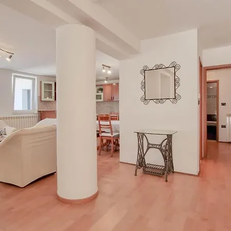 Apartment Ena *