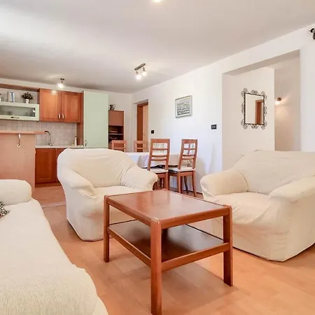 Ena Apartment *