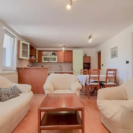 Ena Apartment *