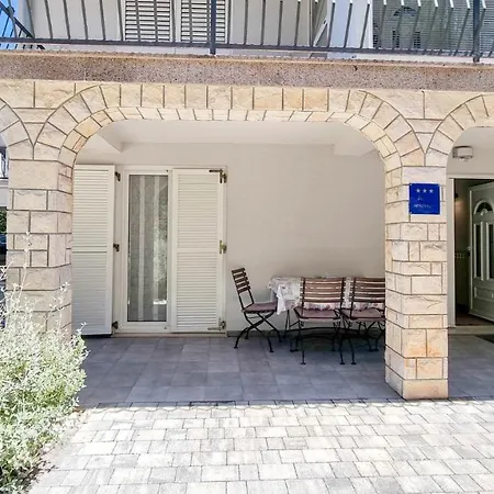 Ena * Novigrad Istria