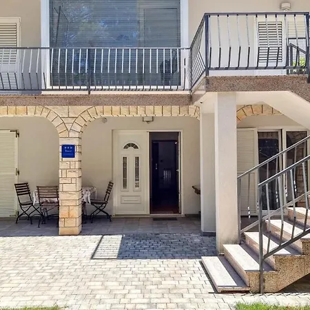 Ena Novigrad (Istria)
