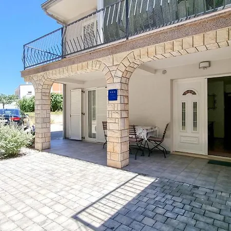 Ena * Novigrad Istria