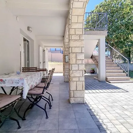 Apartment Ena *